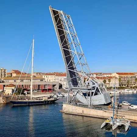 Spacious & Comfortable 2-bedroom Apt, Terrace, Pool, Parking Sète