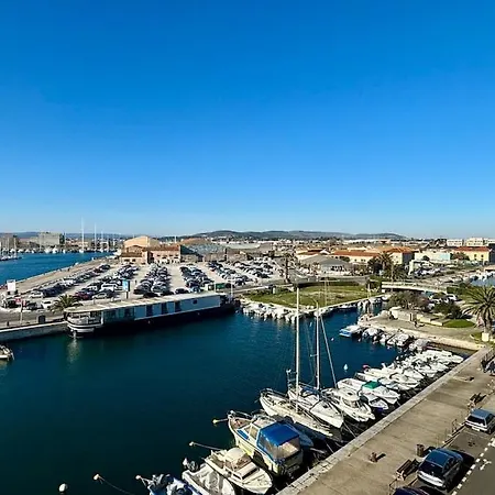 Spacious & Comfortable 2-bedroom Apt, Terrace, Pool, Parking Apartmán
