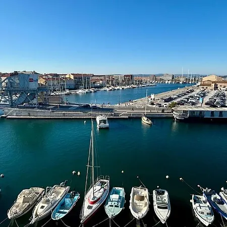 Spacious & Comfortable 2-bedroom Apt, Terrace, Pool, Parking Apartmán Sète