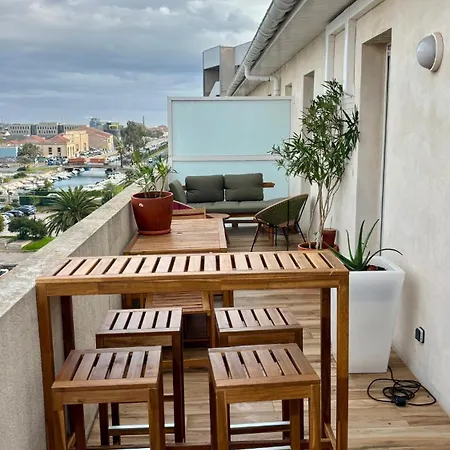 Apartmán Spacious & Comfortable 2-bedroom Apt, Terrace, Pool, Parking *