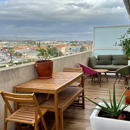 Spacious & Comfortable 2-bedroom Apt, Terrace, Pool, Parking Διαμέρισμα Σετ