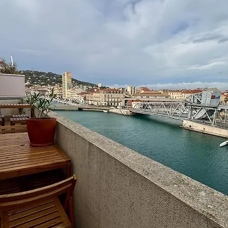 Διαμέρισμα Spacious & Comfortable 2-bedroom Apt, Terrace, Pool, Parking