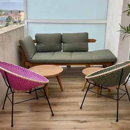 Spacious & Comfortable 2-bedroom Apt, Terrace, Pool, Parking Apartmán