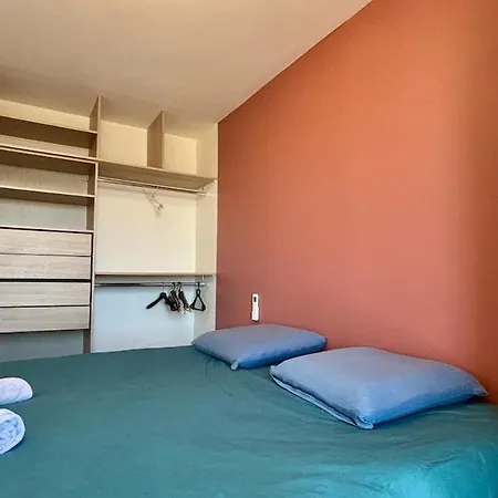 Spacious & Comfortable 2-bedroom Apt, Terrace, Pool, Parking *