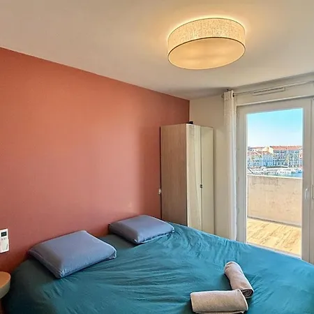 Apartmán Spacious & Comfortable 2-bedroom Apt, Terrace, Pool, Parking *