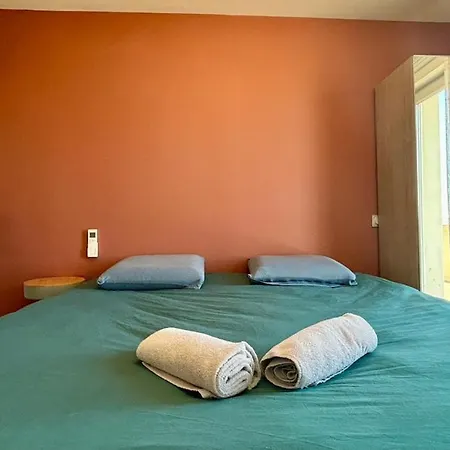 Apartmán Spacious & Comfortable 2-bedroom Apt, Terrace, Pool, Parking Sète