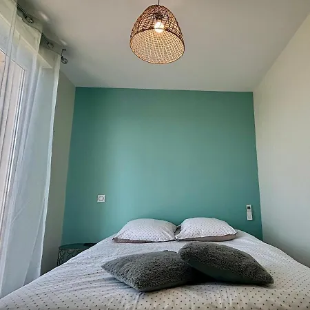 Spacious & Comfortable 2-bedroom Apt, Terrace, Pool, Parking