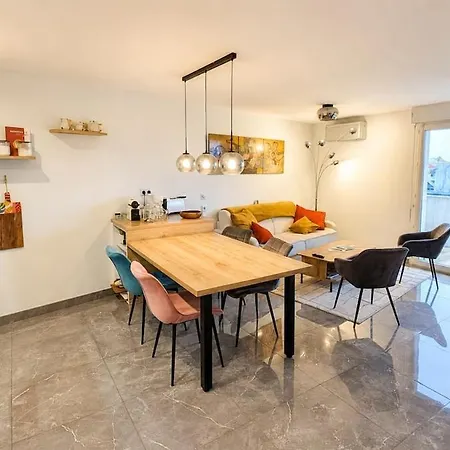 Spacious & Comfortable 2-bedroom Apt, Terrace, Pool, Parking